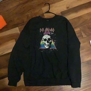 Black Def Leppard sweatshirt. worn once!!